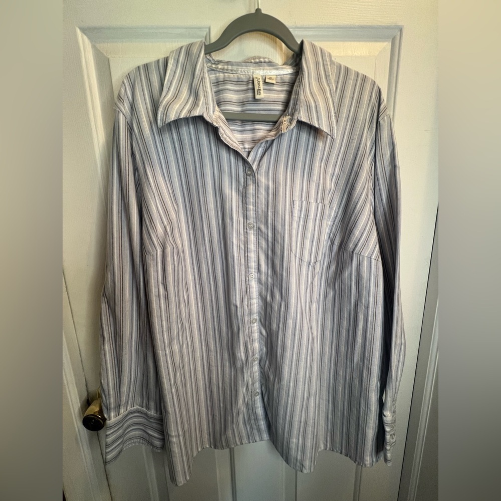 St. John's Bay Light Blue White Beige Casual Button Down Shirt